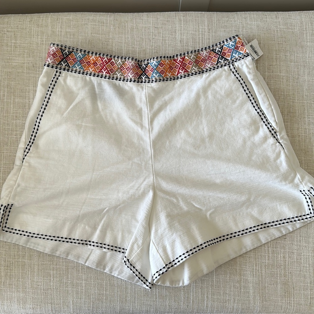 White shorts - Gap